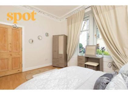 Spacious Ground Floor-2BR-2BA - image 7