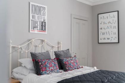 Beautiful & Bright 2BD Flat - Haymarket - image 10