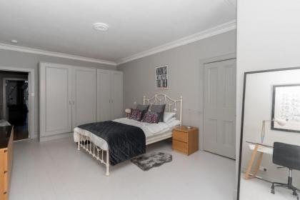 Beautiful & Bright 2BD Flat - Haymarket - image 12