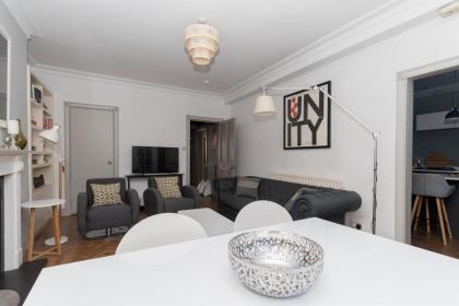 Beautiful & Bright 2BD Flat - Haymarket - image 15