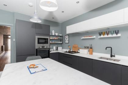 Beautiful & Bright 2BD Flat - Haymarket - image 3