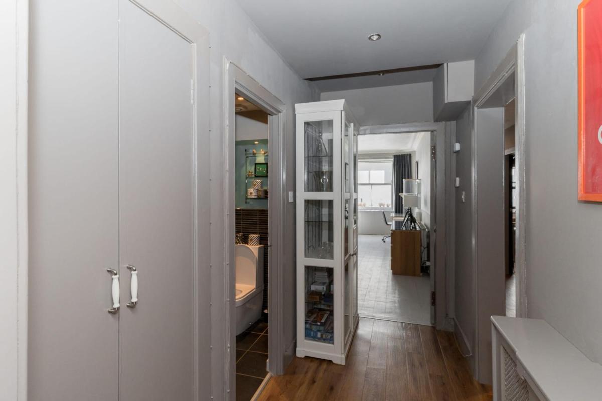 Beautiful & Bright 2BD Flat - Haymarket - image 7