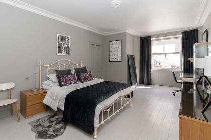 Beautiful & Bright 2BD Flat - Haymarket - image 8