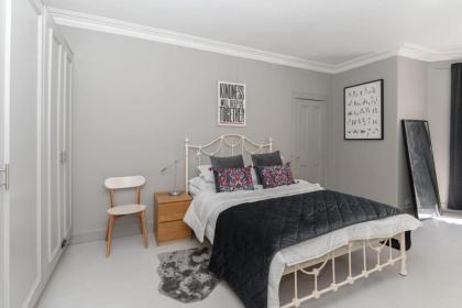 Beautiful & Bright 2BD Flat - Haymarket - image 9