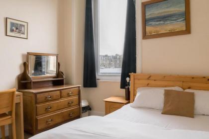 Charming and Relaxing 2BD Flat - Abbeyhill - image 12