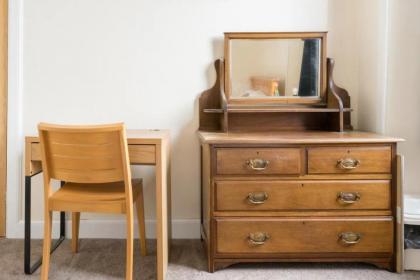 Charming and Relaxing 2BD Flat - Abbeyhill - image 13