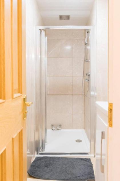 Charming and Relaxing 2BD Flat - Abbeyhill - image 14
