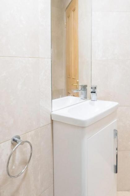 Charming and Relaxing 2BD Flat - Abbeyhill - image 15
