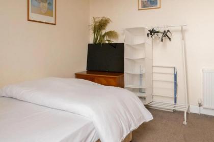 Charming and Relaxing 2BD Flat - Abbeyhill - image 2