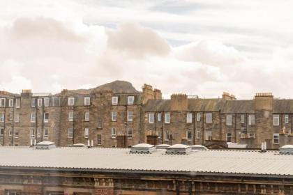 Charming and Relaxing 2BD Flat - Abbeyhill - image 5