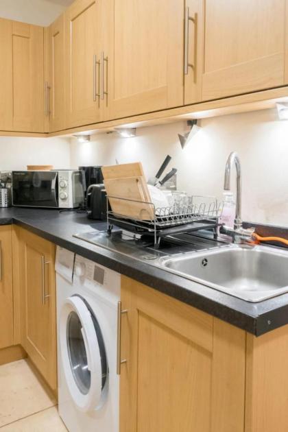 Charming and Relaxing 2BD Flat - Abbeyhill - image 6