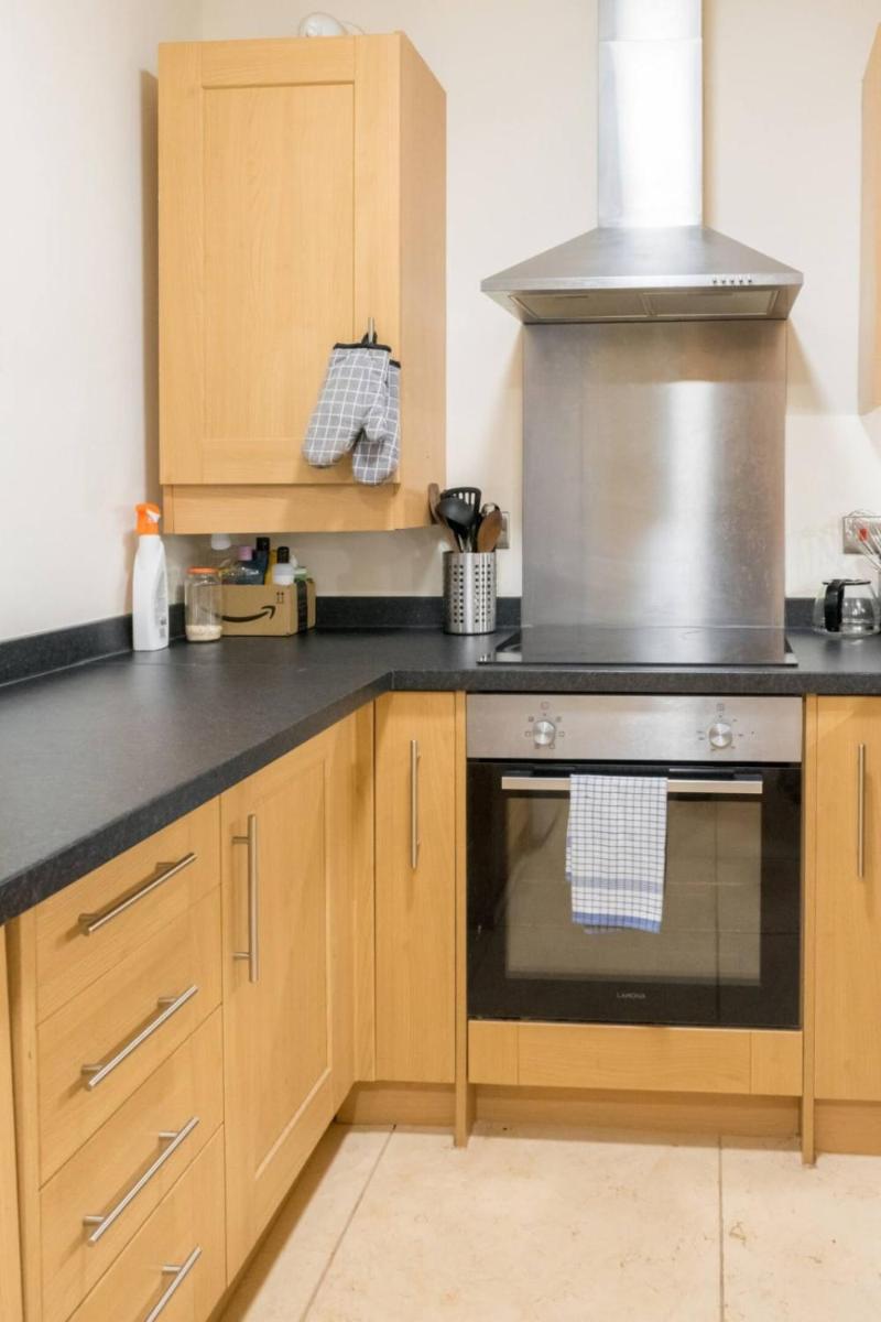 Charming and Relaxing 2BD Flat - Abbeyhill - image 7