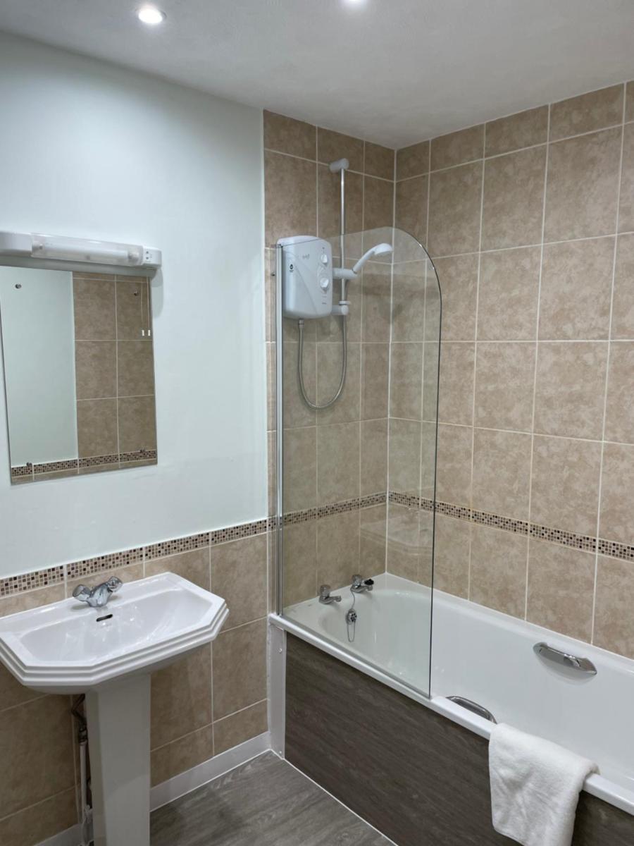 Central main door apartment spacious 2 bedrooms- NO STAIRS - image 6