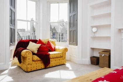 Fabulous 5 Double Bedroom Edinburgh Old Town apartment - image 21