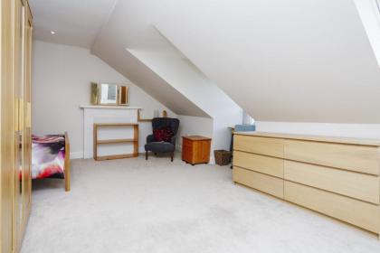 Fabulous 5 Double Bedroom Edinburgh Old Town apartment - image 22