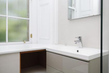 Fabulous 5 Double Bedroom Edinburgh Old Town apartment - image 24
