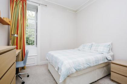 Fabulous 5 Double Bedroom Edinburgh Old Town apartment - image 28