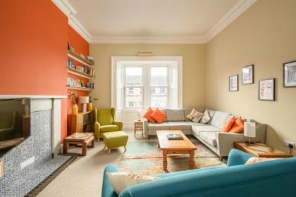 5-BR 3-BTH Newington Apartment - Modern & Spacious