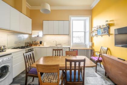 5-BR 3-BTH Newington Apartment - Modern & Spacious - image 12