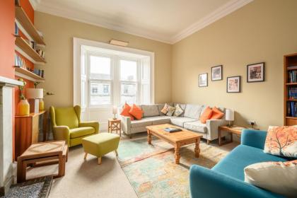 5-BR 3-BTH Newington Apartment - Modern & Spacious - image 2