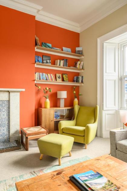 5-BR 3-BTH Newington Apartment - Modern & Spacious - image 3