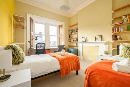 5-BR 3-BTH Newington Apartment - Modern & Spacious - image 8