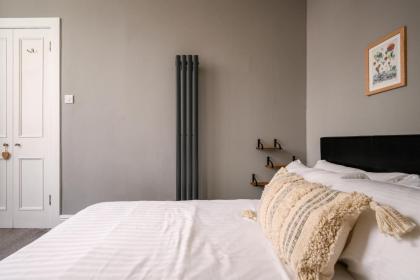 Vibrant Leith Flat - image 12