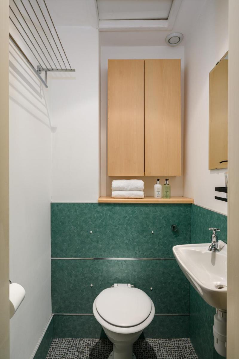 Vibrant Leith Flat - image 2