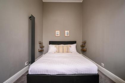Vibrant Leith Flat - image 4