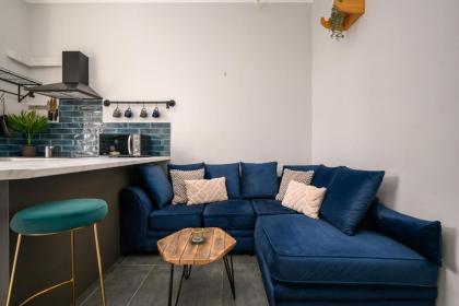 Vibrant Leith Flat - image 6