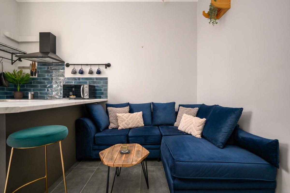 Vibrant Leith Flat - image 6