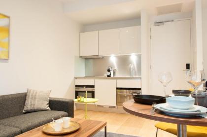 PREMIER SUITES Edinburgh Fountain Court - image 10