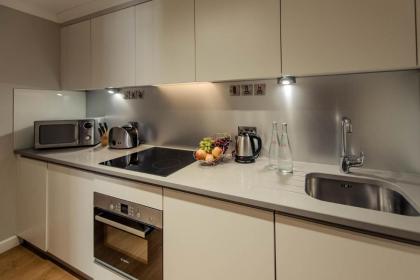 PREMIER SUITES Edinburgh Fountain Court - image 11