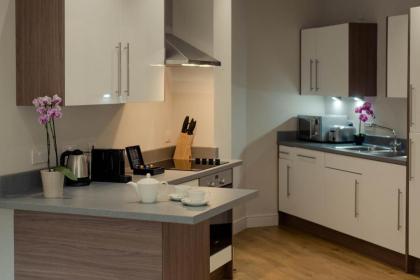 PREMIER SUITES Edinburgh Fountain Court - image 12