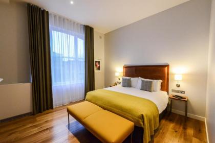 PREMIER SUITES Edinburgh Fountain Court - image 6