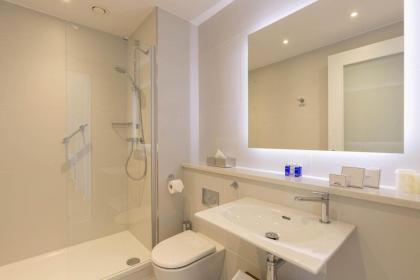 PREMIER SUITES Edinburgh Fountain Court - image 8