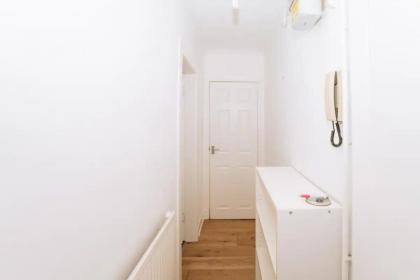 Sleek & Central 2BD Flat - Haymarket - image 15