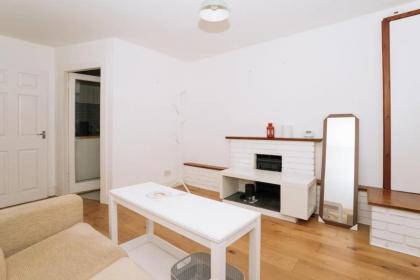 Sleek & Central 2BD Flat - Haymarket - image 16