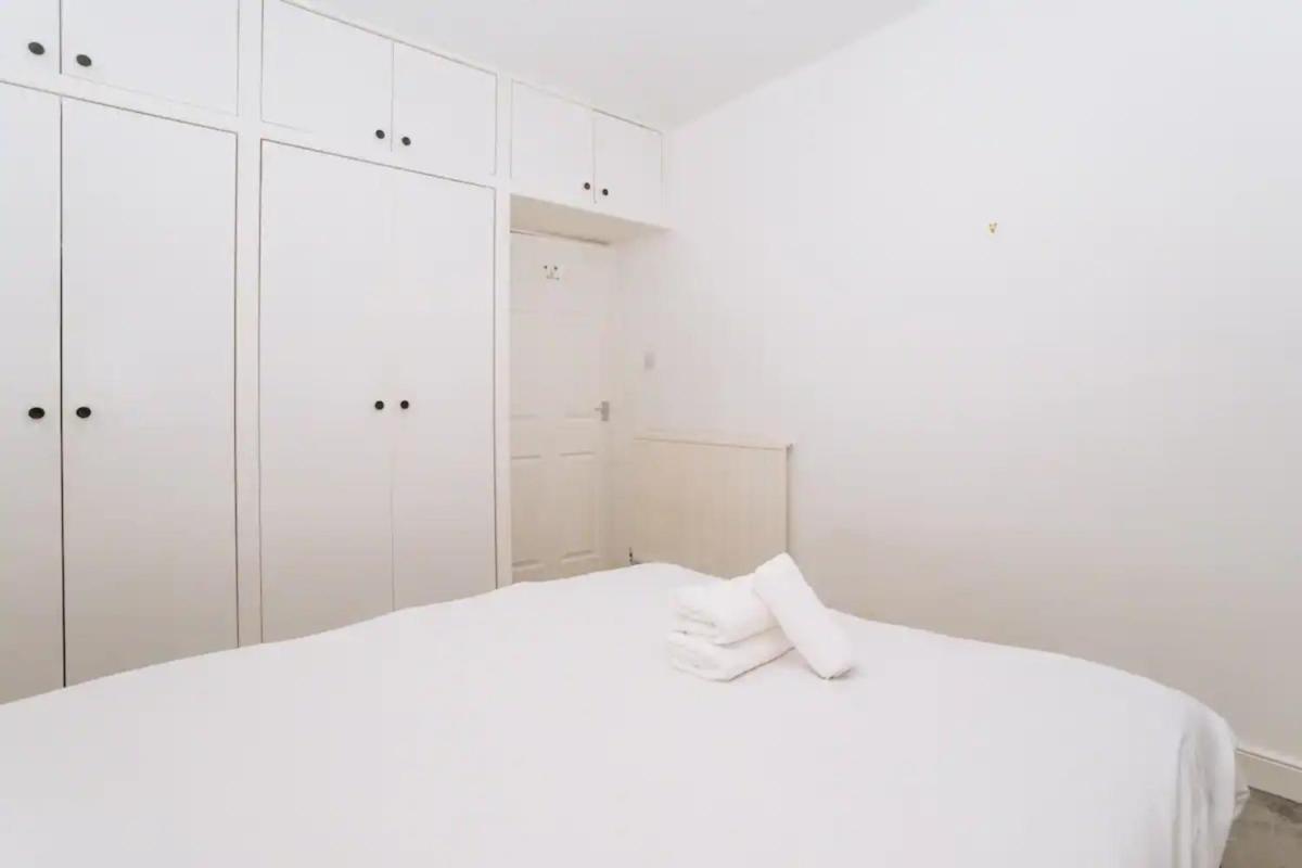 Sleek & Central 2BD Flat - Haymarket - image 2