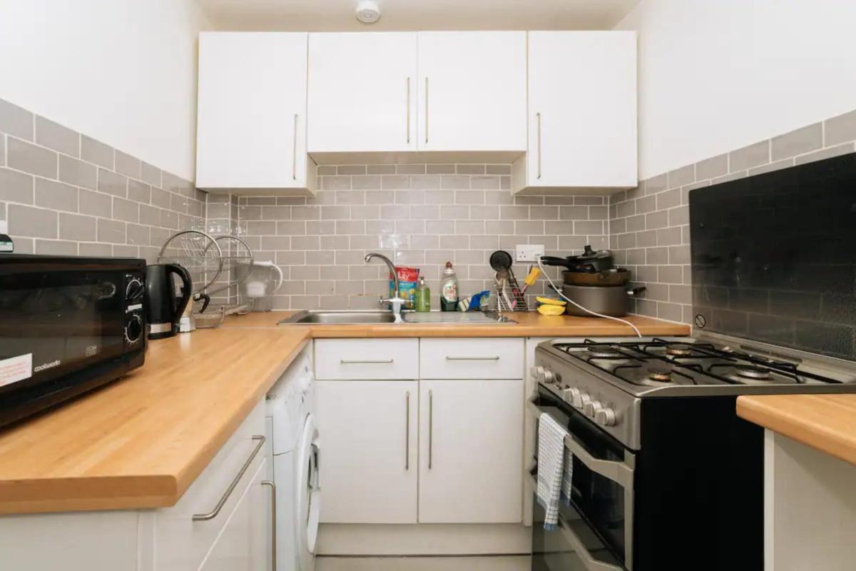 Sleek & Central 2BD Flat - Haymarket - image 3