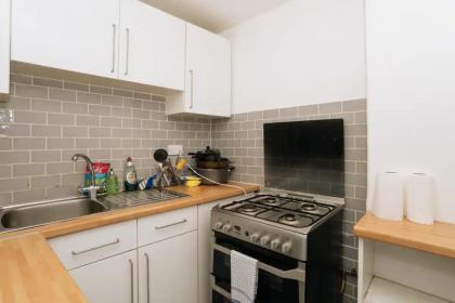Sleek & Central 2BD Flat - Haymarket - image 8