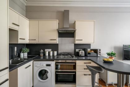 The Holyrood Park Apartment - image 4