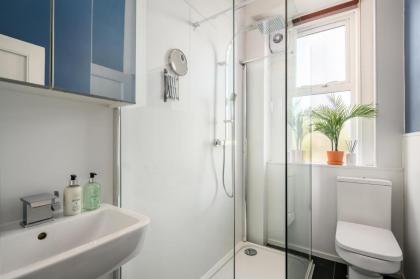 The Holyrood Park Apartment - image 5