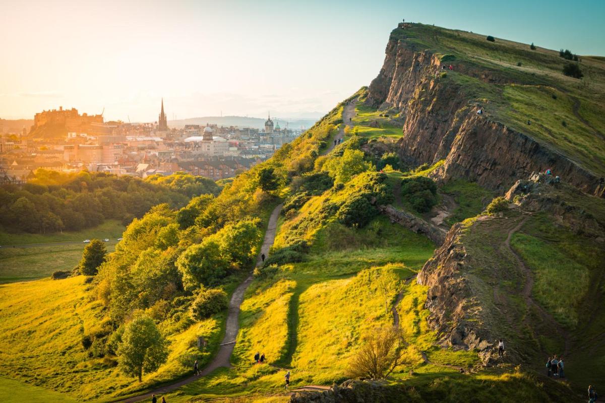 The Holyrood Park Apartment - image 6