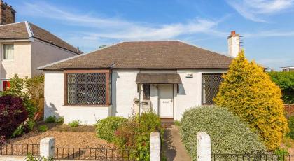 Lovely 3bed House-Private parking - image 13