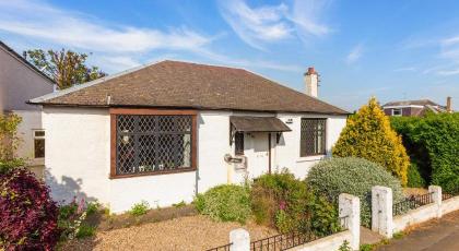 Lovely 3bed House-Private parking - image 16