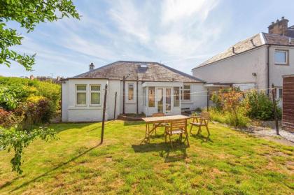 Lovely 3bed House-Private parking - image 7