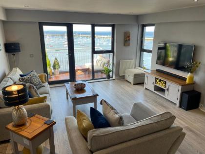 Corinthian Quay Apartment - image 10