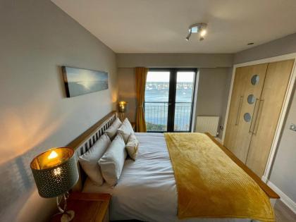 Corinthian Quay Apartment - image 13