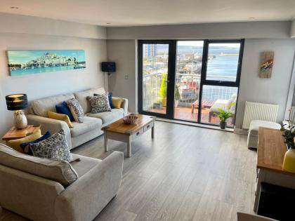 Corinthian Quay Apartment - image 2
